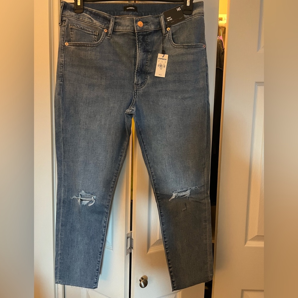 Express capris